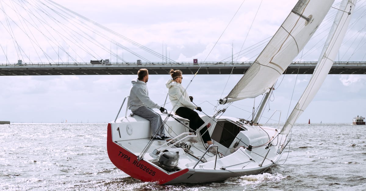 découvrez les ponts flottants, une merveille d'ingénierie moderne qui allie fonctionnalité et esthétique. apprenez comment ces structures innovantes permettent de traverser l'eau tout en s'intégrant harmonieusement dans leur environnement. explorez leur conception, leur utilisation et les avantages qu'elles apportent aux infrastructures de transport.