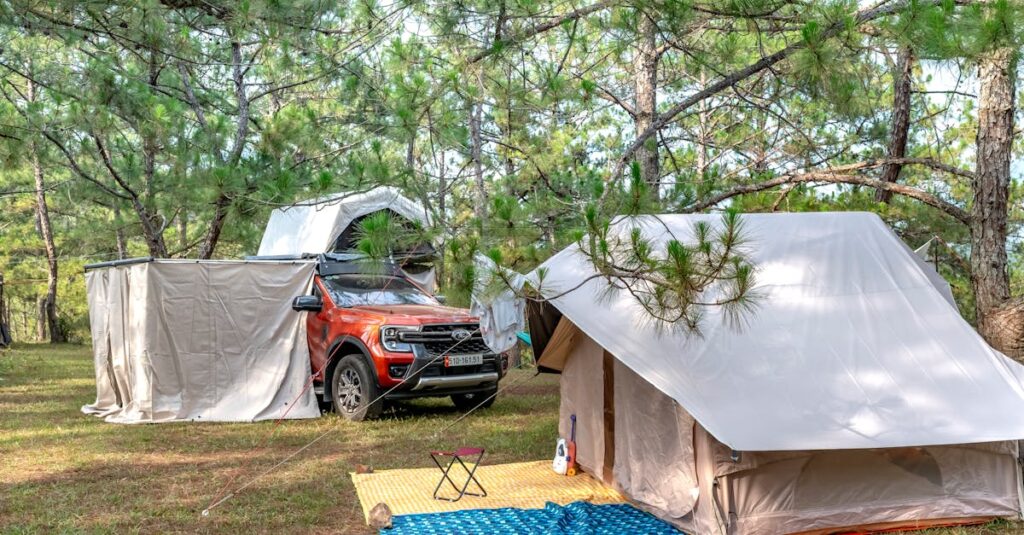 découvrez notre sélection de tentes gonflables, idéales pour vos aventures en plein air. faciles à installer et très légères, elles offrent confort et protection contre les intempéries. parfaites pour le camping, les festivals ou les vacances en famille, ces tentes innovantes allient praticité et design !