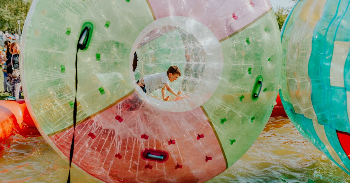 découvrez notre collection d'inflatables innovants, parfaits pour toutes vos activités aquatiques et événements en plein air. offrez à vos amis et votre famille des moments de fun grâce à nos produits haut de gamme et colorés, adaptés pour tous les âges.