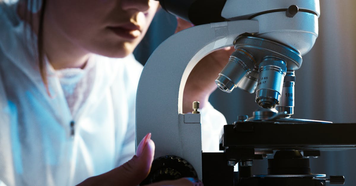 découvrez l'univers fascinant des molécules, ces structures fondamentales qui composent tout ce qui nous entoure. apprenez leur rôle essentiel en chimie, biologie et dans de nombreuses applications technologiques. plongez dans le monde des interactions moléculaires et leur impact sur notre quotidien.