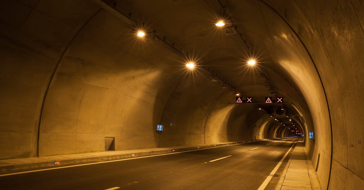 découvrez l'univers fascinant des tunnels : des prouesses d'ingénierie qui traversent les montagnes, relient les villes et révolutionnent le transport. explorez leur histoire, leur construction et leur impact sur notre quotidien.