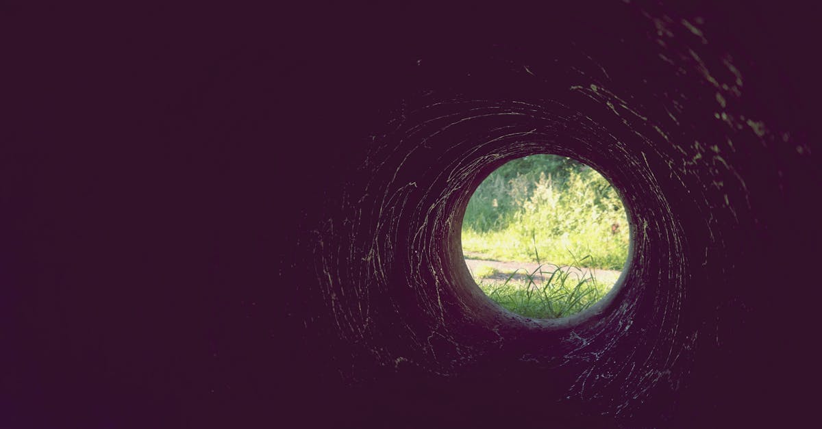 découvrez l'univers fascinant des tunnels, ces ouvrages d'art souterrains qui facilitent les déplacements, améliorent les infrastructures et offrent des solutions innovantes pour surmonter les obstacles géographiques. plongez au cœur de leur conception, de leur construction et de leur impact sur notre quotidien.