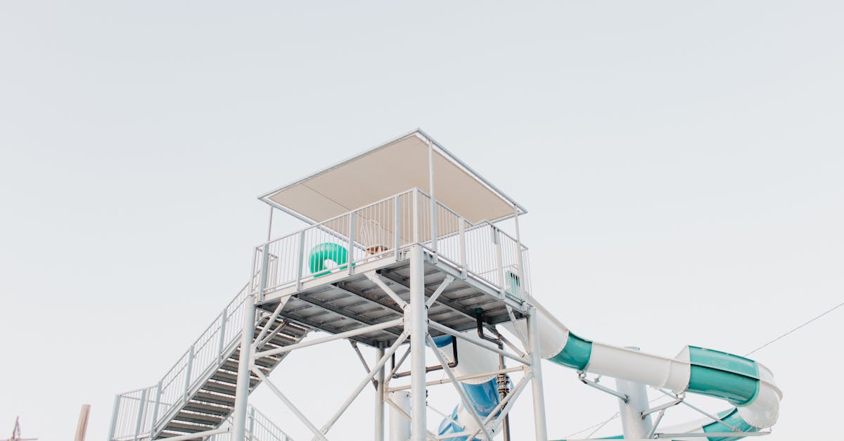 découvrez l'excitation des toboggans aquatiques ! plongez dans l'amusement avec des glissades sensationnelles, idéales pour toute la famille. parfait pour les journées ensoleillées, les parcs aquatiques offrent des aventures rafraßchissantes et mémorables qui feront le bonheur des petits et des grands.