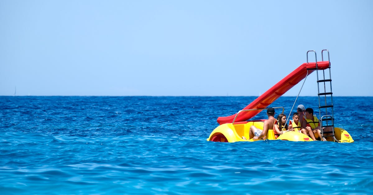 découvrez l'excitation des toboggans aquatiques ! plongez dans des aventures rafraîchissantes et amusantes pour toute la famille sur nos toboggans de toutes tailles. préparez-vous à vivre des sensations fortes tout en vous amusant à la piscine ou dans le parc aquatique !